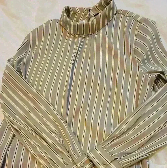 🌻ANN TAYLOR BLOUSE - Picture 5 of 7